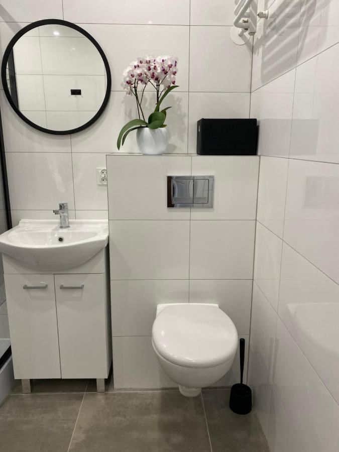 Nowoczesny Apartament W Dzierzoniowie - Parter - Balkon - Pokoj + Sypialnia Extérieur photo