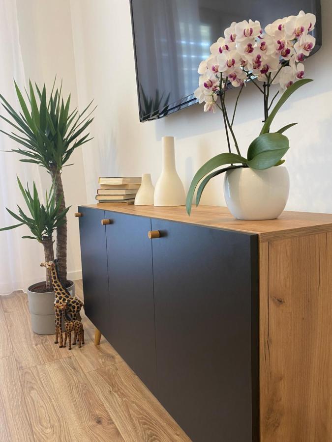 Nowoczesny Apartament W Dzierzoniowie - Parter - Balkon - Pokoj + Sypialnia Extérieur photo