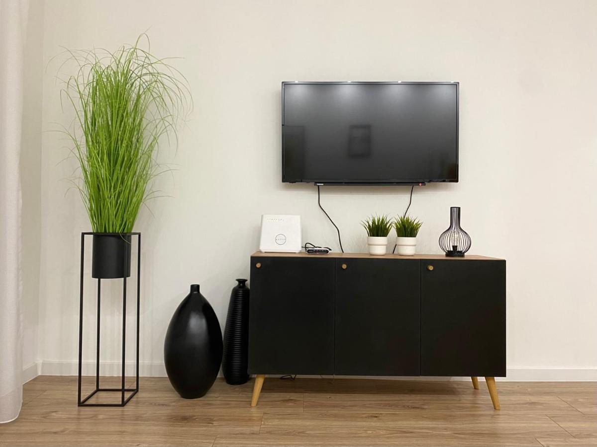 Nowoczesny Apartament W Dzierzoniowie - Parter - Balkon - Pokoj + Sypialnia Extérieur photo